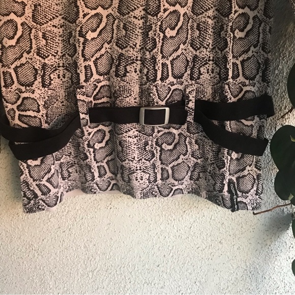 OBERMEYER | Women’s Medium Turtleneck Long Sleeve Animal Snake Print Top - Picture 4 of 9